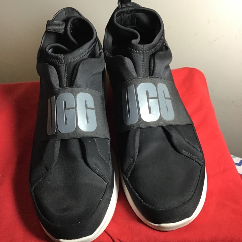 😎UGG, size 9.5, great condition, see photos 🔥🔥